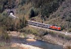 かつては美祢線をガンガン走っていた石灰石列車。有名な俯瞰ポイントですね。