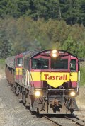 タスマニアの鉄道は貨物専業。ほとんどの列車が効率を重視しての重連運転