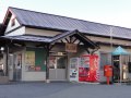 西上田駅はロジ担当の事務所も兼ねてました。木造の渋い駅舎です。